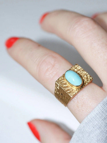 Bague chevalière or martelé et turquoise 58 Facettes