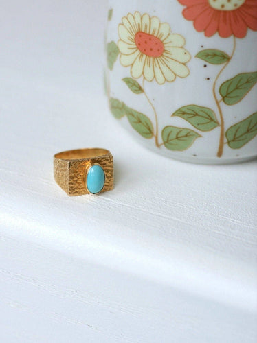 Bague chevalière or martelé et turquoise 58 Facettes