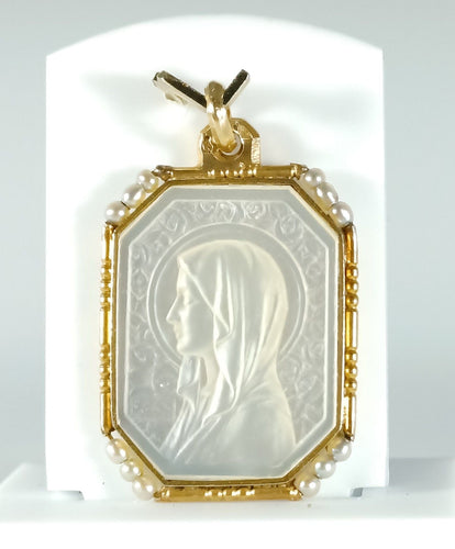 Pendentif Médaille en nacre, or et perles 58 Facettes 27