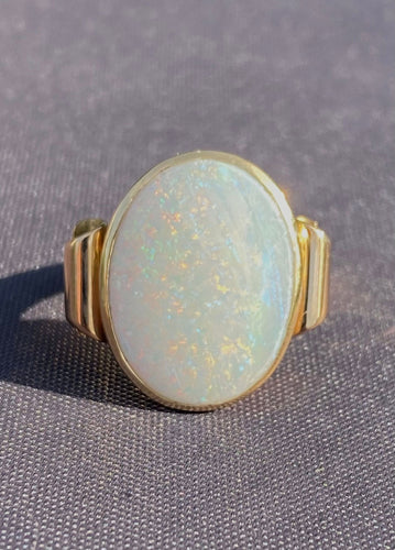 Bague Bague vers 1940 or jaune et opale 58 Facettes