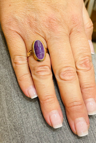 Bague 56 Bague vintage or jaune 18 carats et jade lavande 58 Facettes