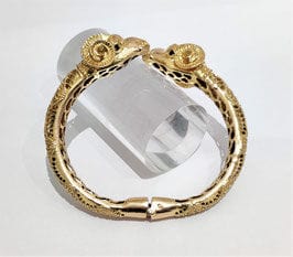 Bracelet Bracelet têtes de béliers en or jaune, diamants, saphirs, rubis 58 Facettes 1-899/2