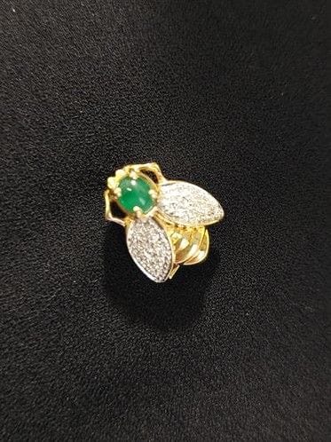 Broche BROCHE ABEILLE ÉMERAUDE ET DIAMANTS 58 Facettes 080431