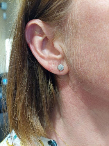 Boucles d'oreilles Clous modernes pavage diamants 58 Facettes 063021