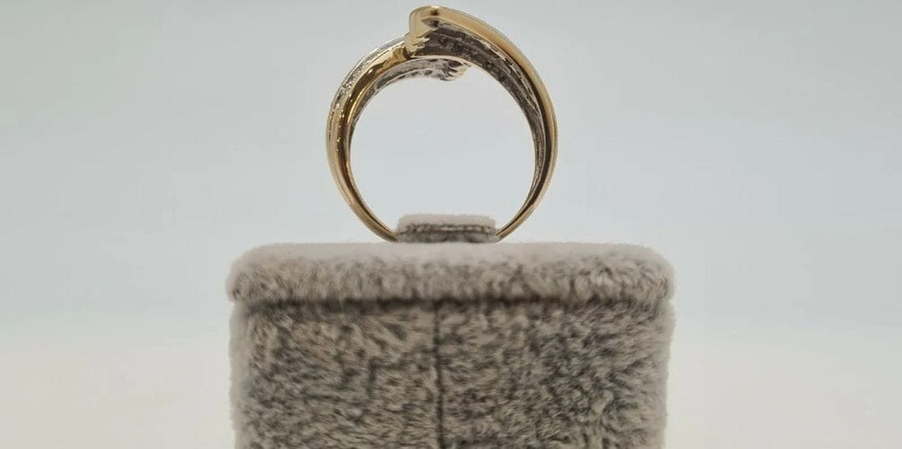 Bague 54 Bague en or jaune, diamants 58 Facettes