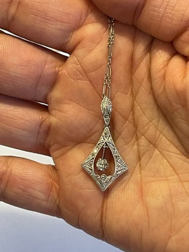 Collier Pendentif diamants et chaine époque Art Déco 58 Facettes