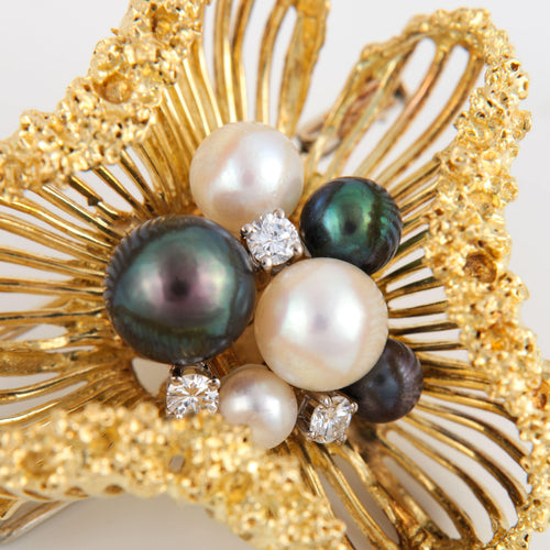 Broche Broche en or texturé, perles et diamants 58 Facettes