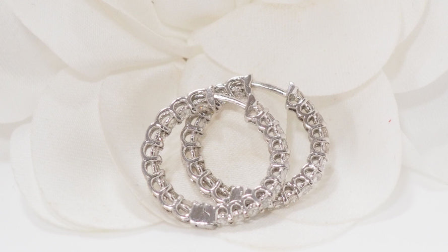 Boucles d'oreilles Créoles en Or blanc et Diamants 58 Facettes F4883