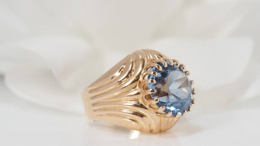 Bague Bague godronnée or jaune et topaze bleue 58 Facettes 30912