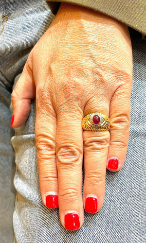 Bague Bague vintage en or jaune, rubis cabochon et diamants 58 Facettes