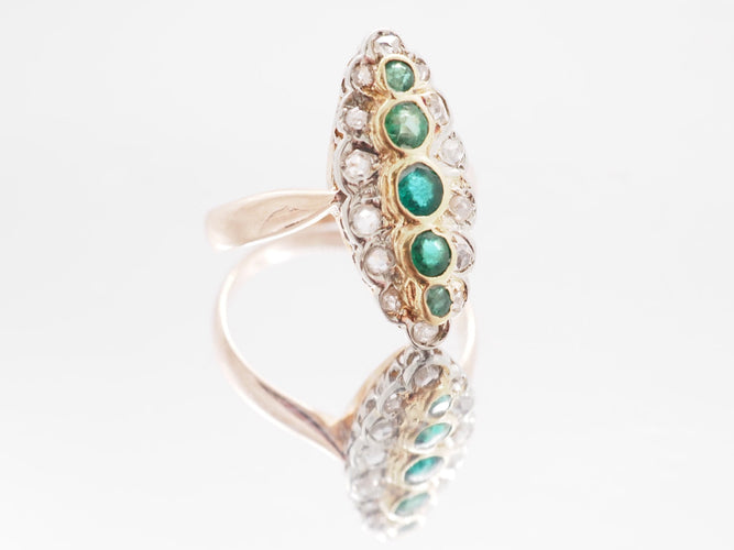 Bague 53 Bague marquise ancienne, émeraudes et diamants 58 Facettes