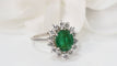 Bague 58.5 Bague marguerite en or blanc; Emeraude et diamants 58 Facettes 31956