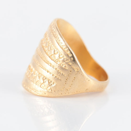 Bague 54 Bague Or jaune gravée 58 Facettes