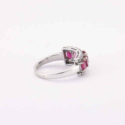 Bague 55 Bague Jarretière, rubis et diamants 58 Facettes