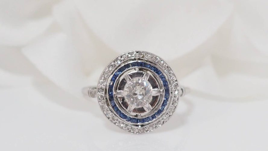 Bague Bague double entourage Art Déco platine, saphirs calibrés et diamants 58 Facettes