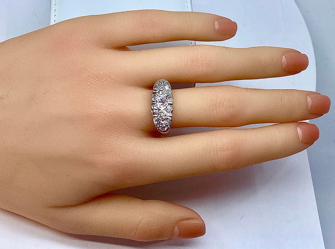 Bague 56 Bague en platine pavée de diamants. Epoque Art Deco. 58 Facettes AB265
