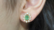 Boucles d'oreilles Boucles d'oreilles marguerite en or jaune, émeraudes, diamants 58 Facettes 31991