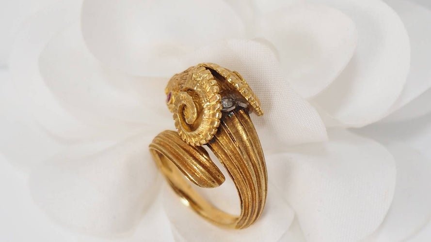 Bague Bague tête de bélier en or jaune et rubis 58 Facettes 31325