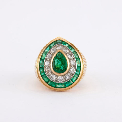 Bague Bague chevalière en or jaune, platine godronnée, émeraude 58 Facettes