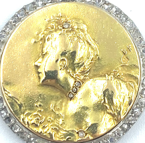 Pendentif Médaille Art Nouveau or jaune et diamants 58 Facettes