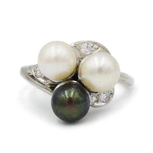 Bague Bague en or blanc, diamants & perles 58 Facettes 230118R