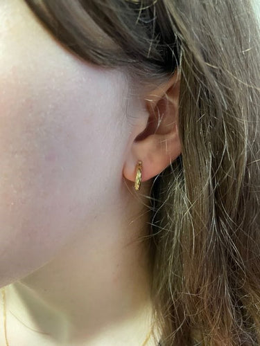 Boucles d'oreilles CRÉOLES MODERNES TORSADÉES 58 Facettes 057971