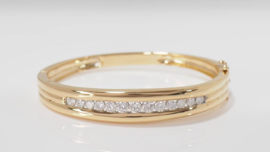 Bracelet Bracelet jonc ouvrant en or jaune et diamants 58 Facettes 32150