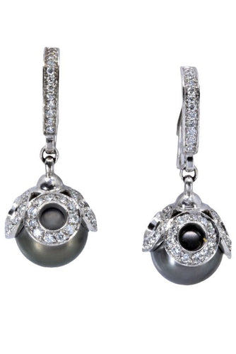 Boucles d'oreilles BOUCLES D'OREILLES LOUIS VUITTON PERLES ET DIAMANTS 58 Facettes 056291