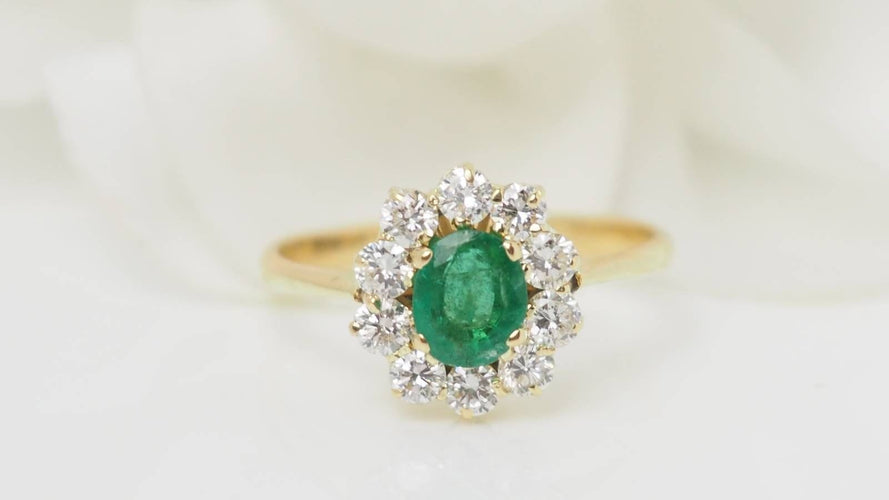 Bague 56 Bague marguerite en or jaune, émeraude et diamants 58 Facettes 32535