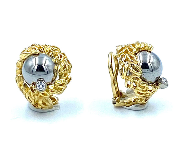 Boucles d'oreilles Gilbert Albert. Boucles d’oreilles or jaune, diamants et billes interchangeables. 58 Facettes