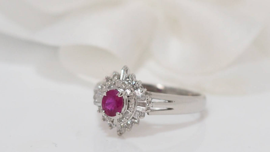 Bague Bague rubis ovale certifié et diamants 58 Facettes 31244