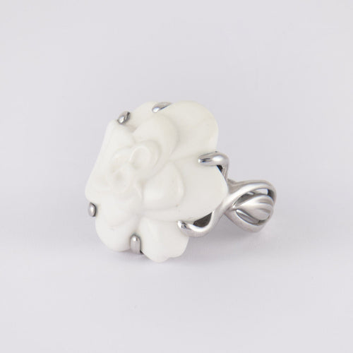 Bague 52 CHANEL - Bague Camélia 58 Facettes
