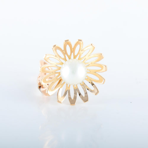 Boucles d'oreilles BOUCLES D’OREILLES FLEUR OR JAUNE ET PERLE 58 Facettes LP 916