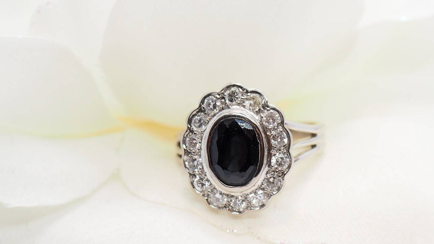 Bague Bague marguerite en or blanc, saphir et diamants 58 Facettes 29977