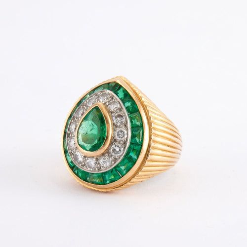 Bague Bague chevalière en or jaune, platine godronnée, émeraude 58 Facettes