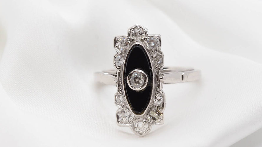 Bague Bague Art Déco en platine, onyx et diamants 58 Facettes 30395