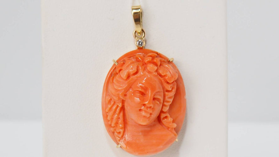 Pendentif Pendentif or jaune, corail et diamant 58 Facettes F4898