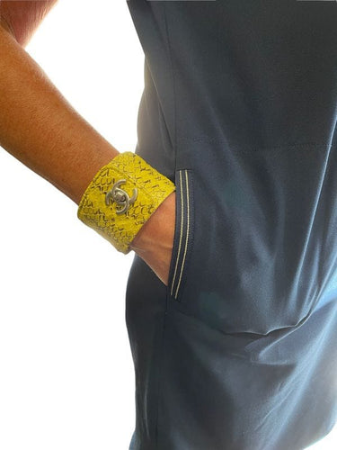 Bracelet BRACELET MANCHETTE PYTHON SIGNÉE "CHANEL" 58 Facettes 054671