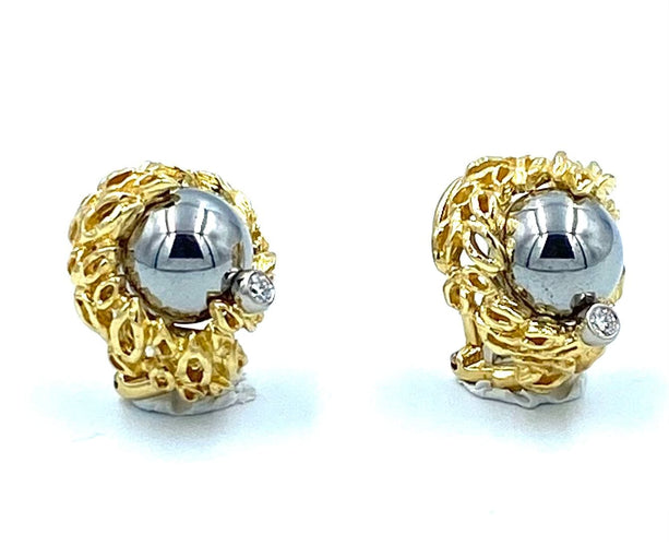 Boucles d'oreilles Gilbert Albert. Boucles d’oreilles or jaune, diamants et billes interchangeables. 58 Facettes