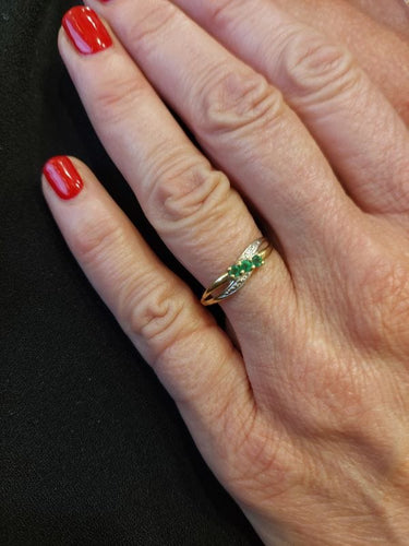 Bague BAGUE MODERNE ÉMERAUDES 58 Facettes 072651