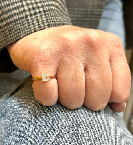 Bague 50 Solitaire en or jaune 18 carats diamants princesse 58 Facettes