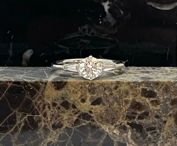 Bague Solitaire en or blanc diamant centre 0,60 ct 58 Facettes