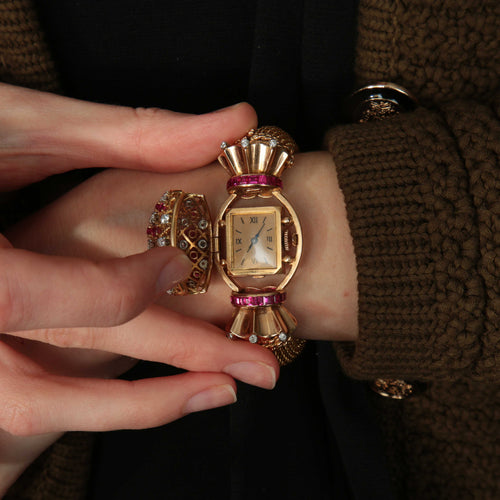 Montre Montre Bracelet Vintage en Or, Rubis et Diamants 58 Facettes