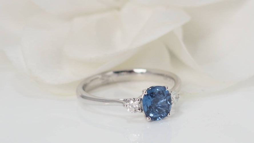 Bague 55.5 Bague en platine saphir de Ceylan et diamants 58 Facettes 32075