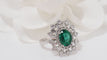 Bague 54 Bague entourage en or blanc, émeraude ovale et diamants 58 Facettes 31617