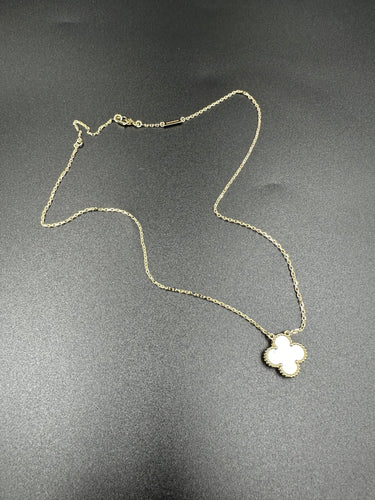 Pendentif VAN CLEEF & ARPELS. Collection Alhambra vintage, pendentif or jaune et nacre 58 Facettes