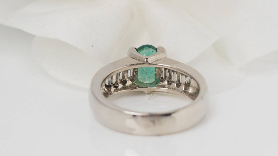 Bague Bague émeraude et diamants baguettes 58 Facettes 4162