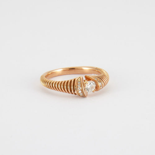 Bague 53.5 Bague contemporaine en or rose, diamants 58 Facettes