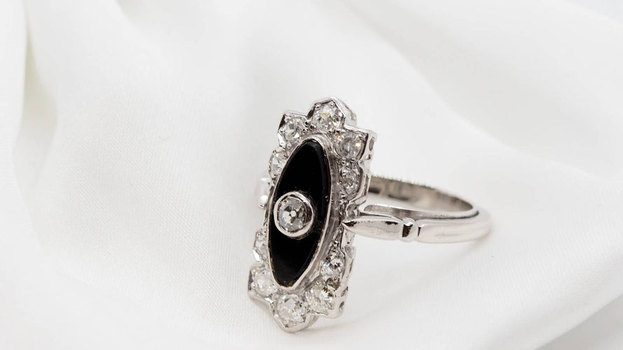 Bague Bague Art Déco en platine, onyx et diamants 58 Facettes 30395