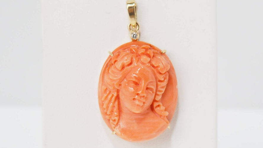 Pendentif Pendentif or jaune, corail et diamant 58 Facettes F4898